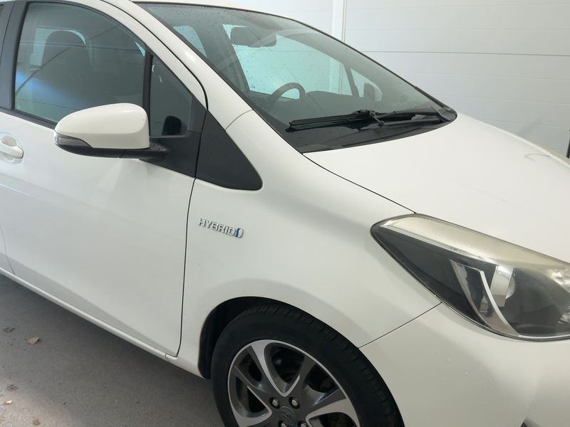 Toyota Yaris 1.5 Hybrid Edition 2014 — zdjęcie 8