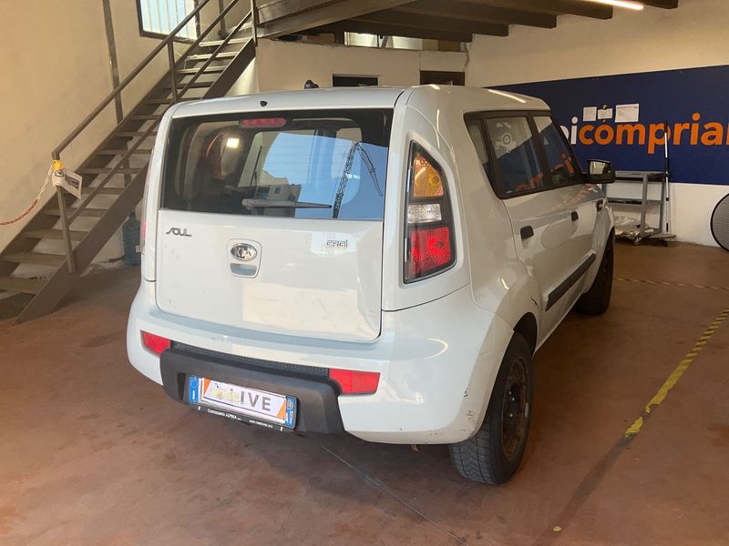 Kia Soul 1.6 CRDi Active — zdjęcie 2
