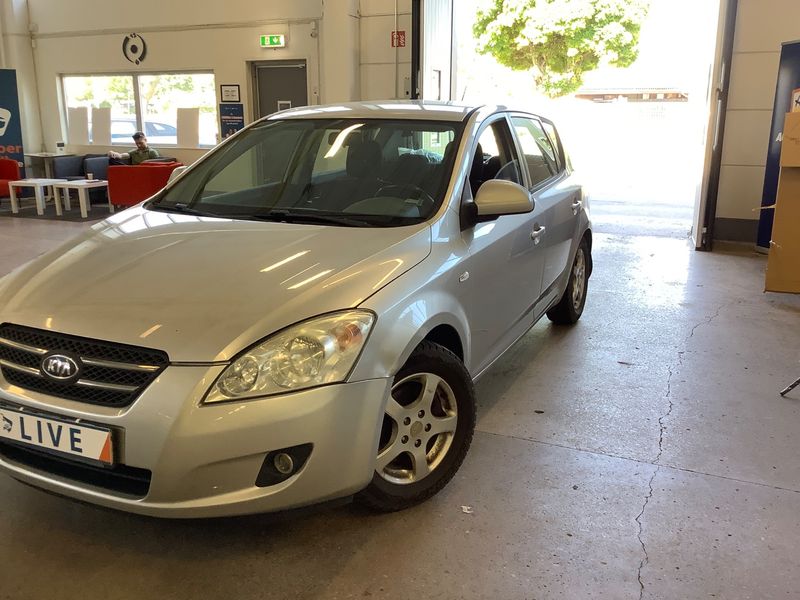 Kia cee'd 1.6 EX 2008 – снимка 1