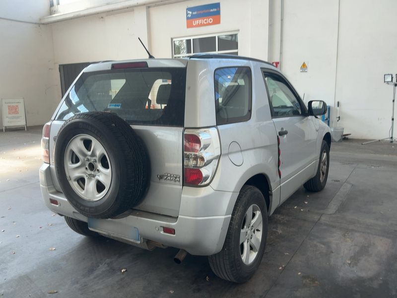 Suzuki Grand Vitara 1.9 DDiS 3 portes — zdjęcie 6