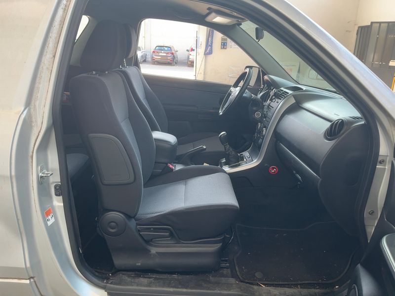 Suzuki Grand Vitara 1.9 DDiS 3 portes — zdjęcie 11