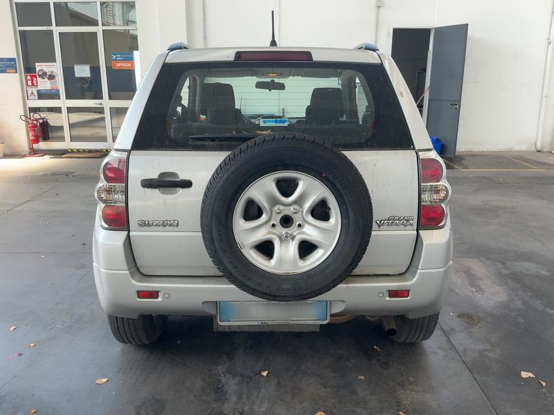 Suzuki Grand Vitara 1.9 DDiS 3 portes — zdjęcie 5