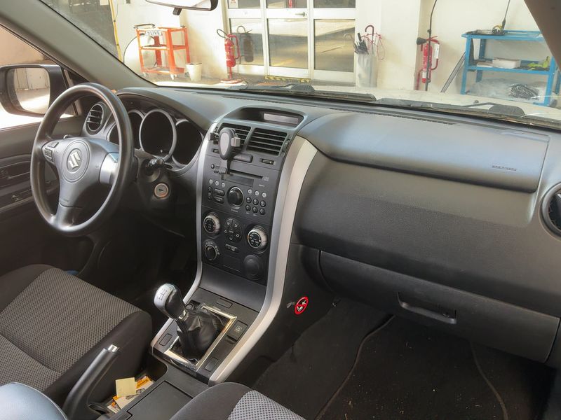 Suzuki Grand Vitara 1.9 DDiS 3 portes — zdjęcie 12