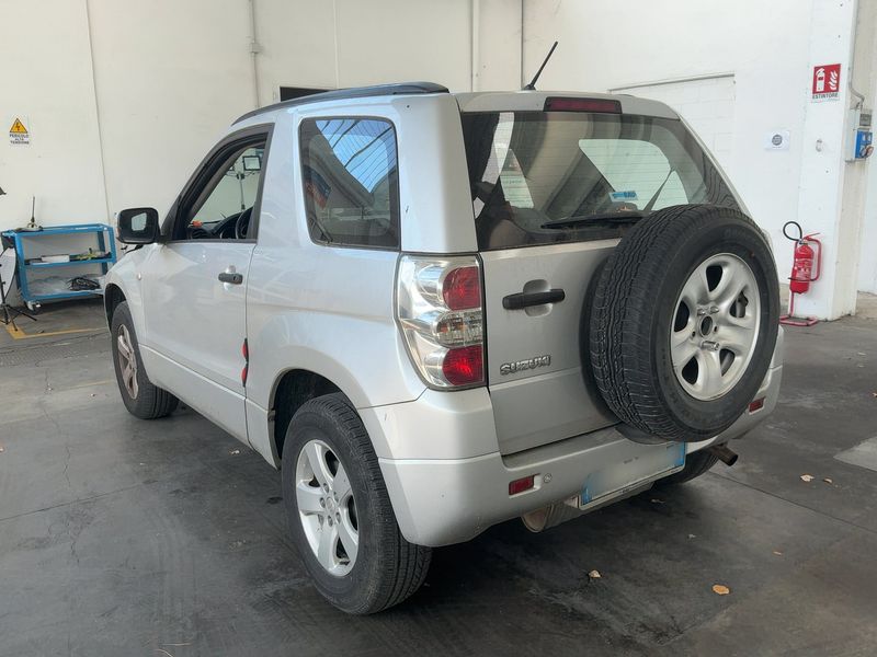 Suzuki Grand Vitara 1.9 DDiS 3 portes — zdjęcie 3
