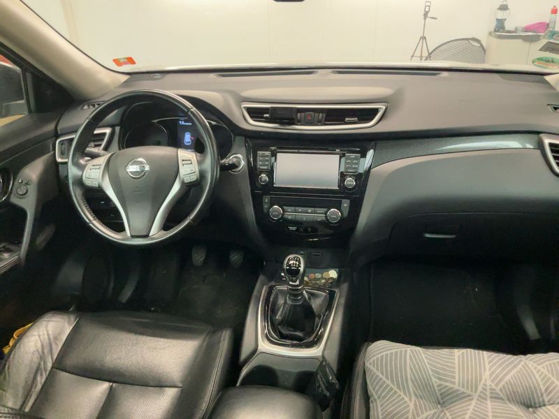 Nissan X-Trail 1.6 dCi Tekna 4x4 — zdjęcie 12