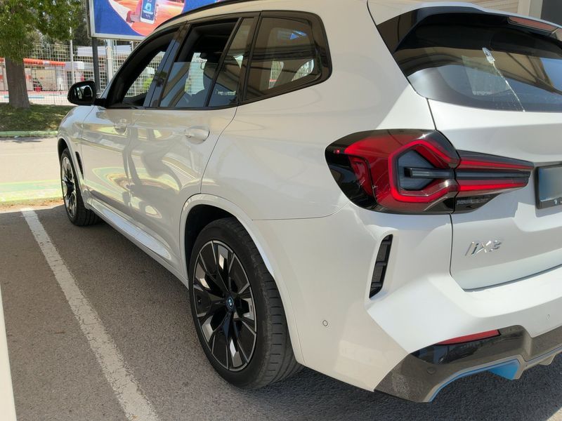 BMW iX3 electric drive 210 kW Impressive — zdjęcie 3
