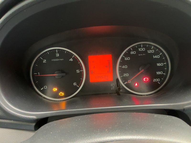 Mitsubishi L 200 2.4 DI-D Basis Club Cab 4WD — zdjęcie 13