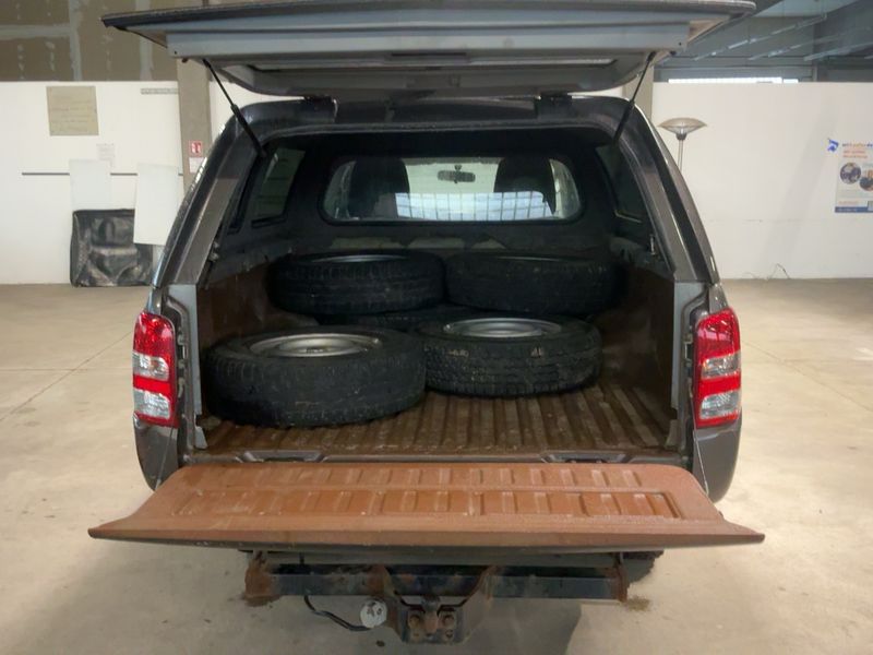 Mitsubishi L 200 2.4 DI-D Basis Club Cab 4WD — zdjęcie 10
