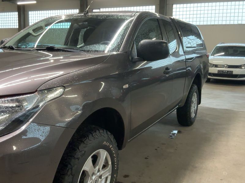 Mitsubishi L 200 2.4 DI-D Basis Club Cab 4WD — zdjęcie 2