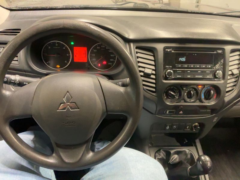 Mitsubishi L 200 2.4 DI-D Basis Club Cab 4WD — zdjęcie 12