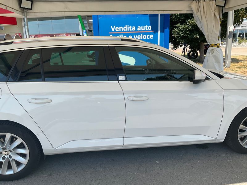 Skoda Superb 2.0 TDI Style — zdjęcie 7