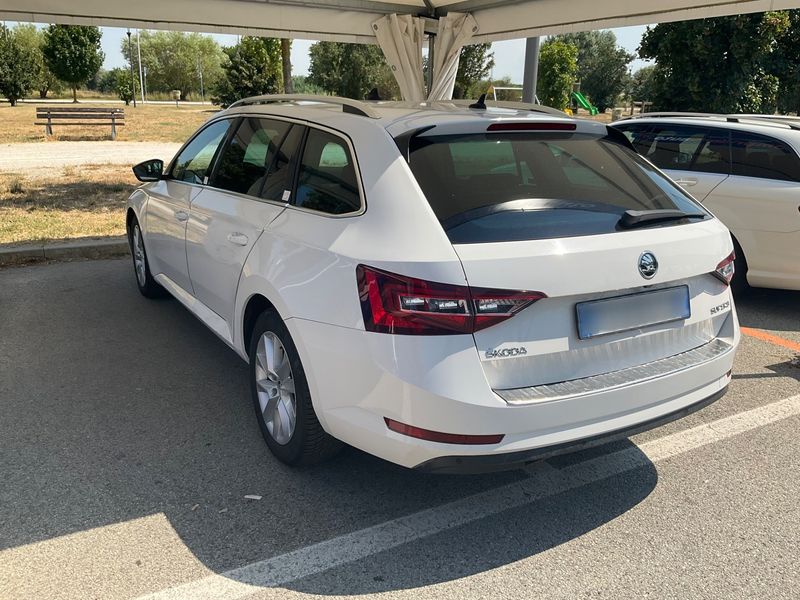 Skoda Superb 2.0 TDI Style — zdjęcie 3