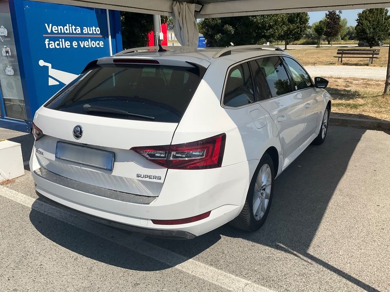 Skoda Superb 2.0 TDI Style — zdjęcie 6