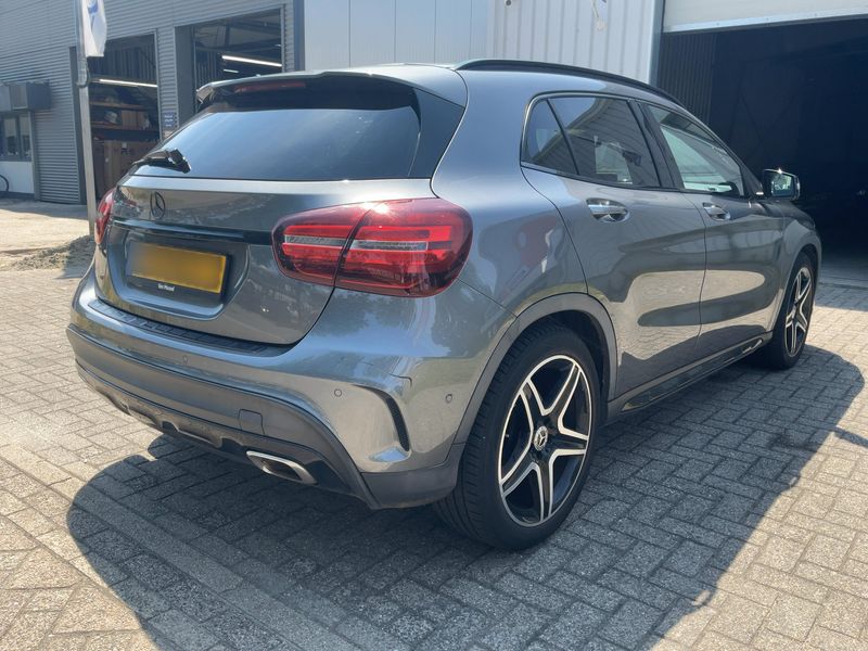 Mercedes-Benz GLA-Klasse GLA 180 AMG Line — zdjęcie 6