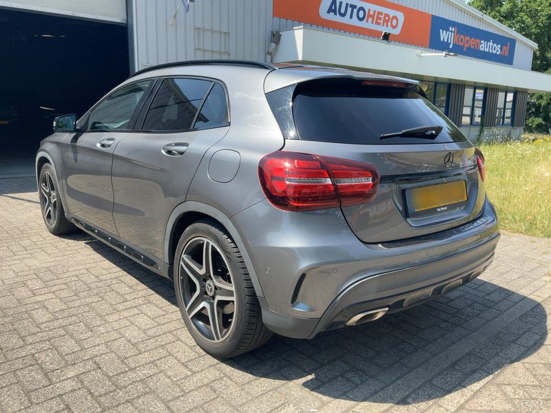 Mercedes-Benz GLA-Klasse GLA 180 AMG Line — zdjęcie 3