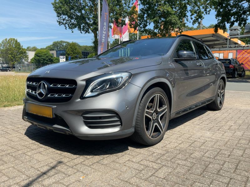 Mercedes-Benz GLA-Klasse GLA 180 AMG Line — zdjęcie 2