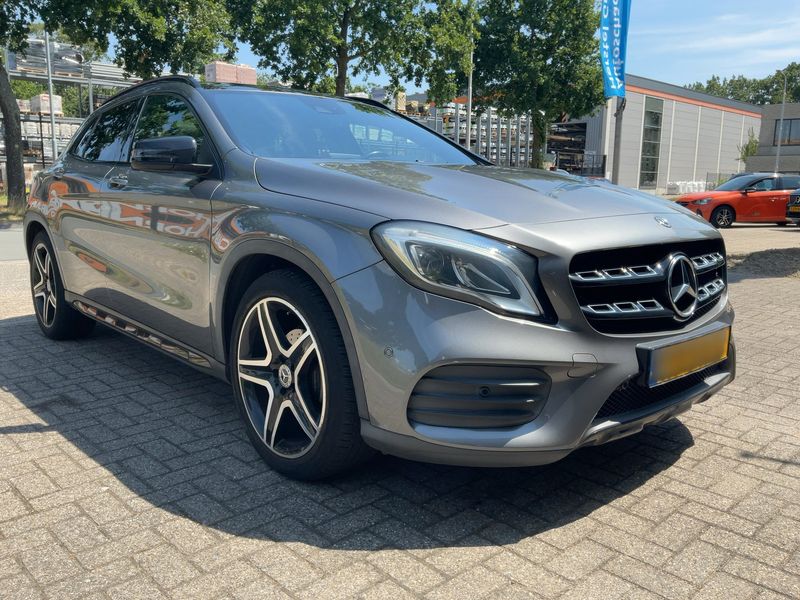 Mercedes-Benz GLA-Klasse GLA 180 AMG Line — zdjęcie 8