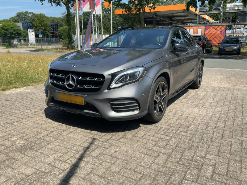 Mercedes-Benz GLA-Klasse GLA 180 AMG Line