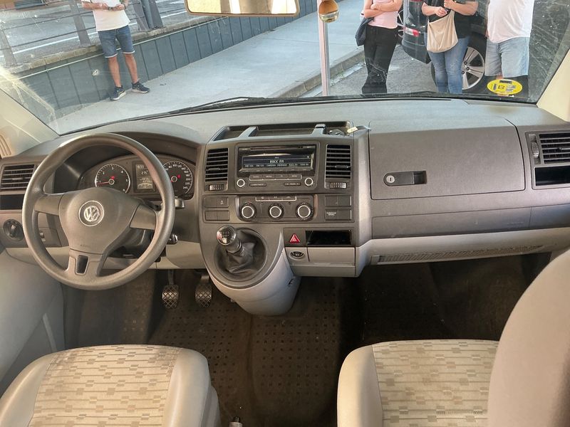 Volkswagen T5 Kombi 2.0 TDI — zdjęcie 12