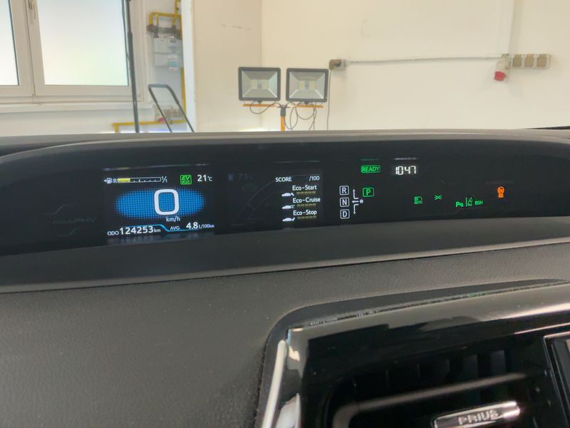Toyota Prius 1.8 Plug-in Hybrid Comfort — zdjęcie 13
