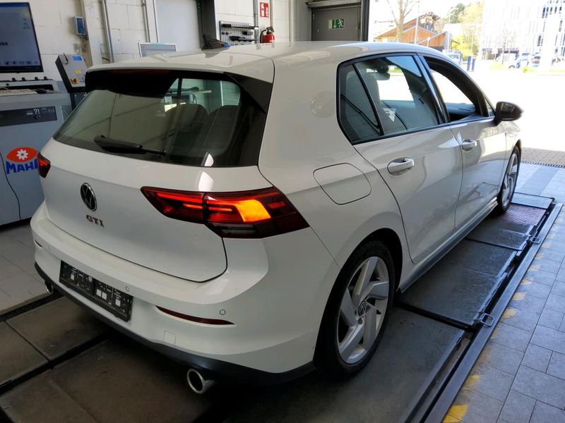 Volkswagen Golf VIII 2.0 TSI GTI — zdjęcie 15