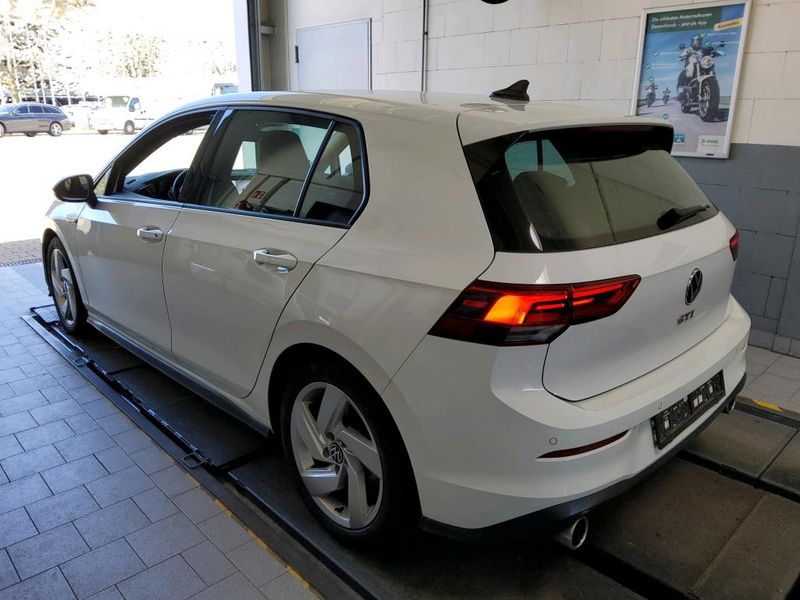Volkswagen Golf VIII 2.0 TSI GTI — zdjęcie 14