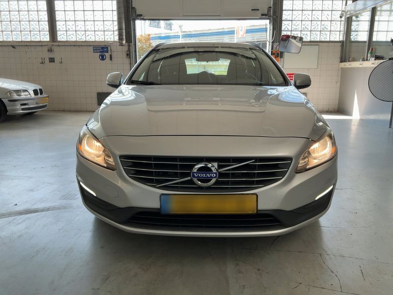 Volvo V60 1.6 T3 Kinetic — zdjęcie 9