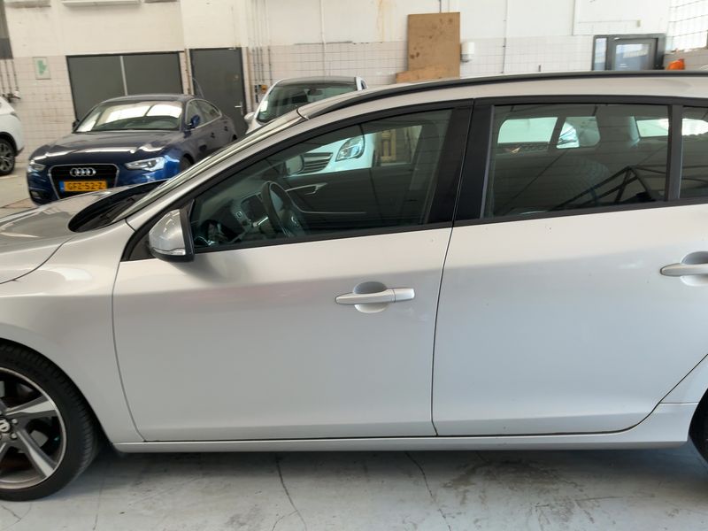Volvo V60 1.6 T3 Kinetic — zdjęcie 4