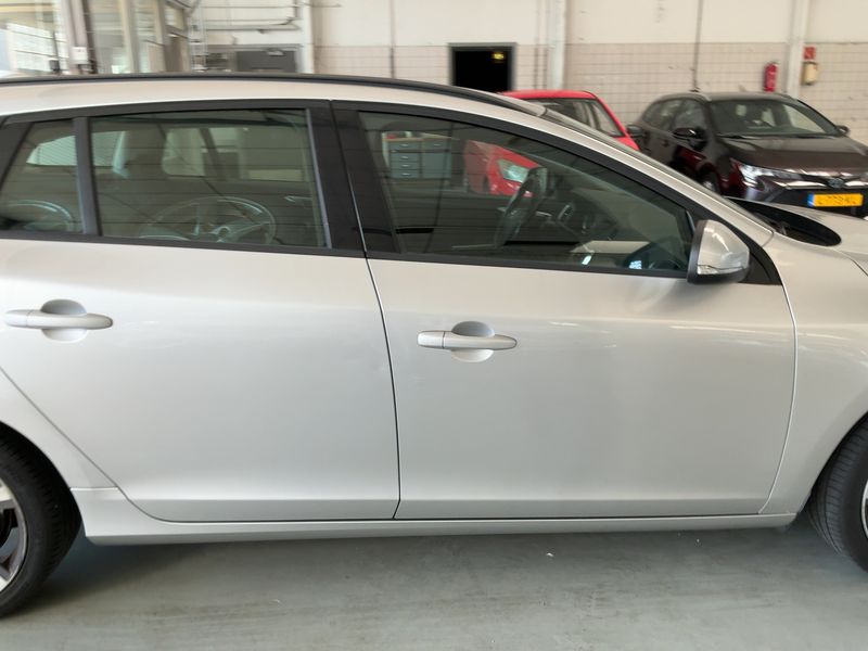 Volvo V60 1.6 T3 Kinetic — zdjęcie 7