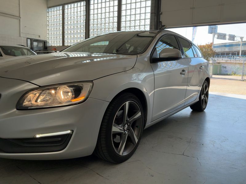Volvo V60 1.6 T3 Kinetic — zdjęcie 2