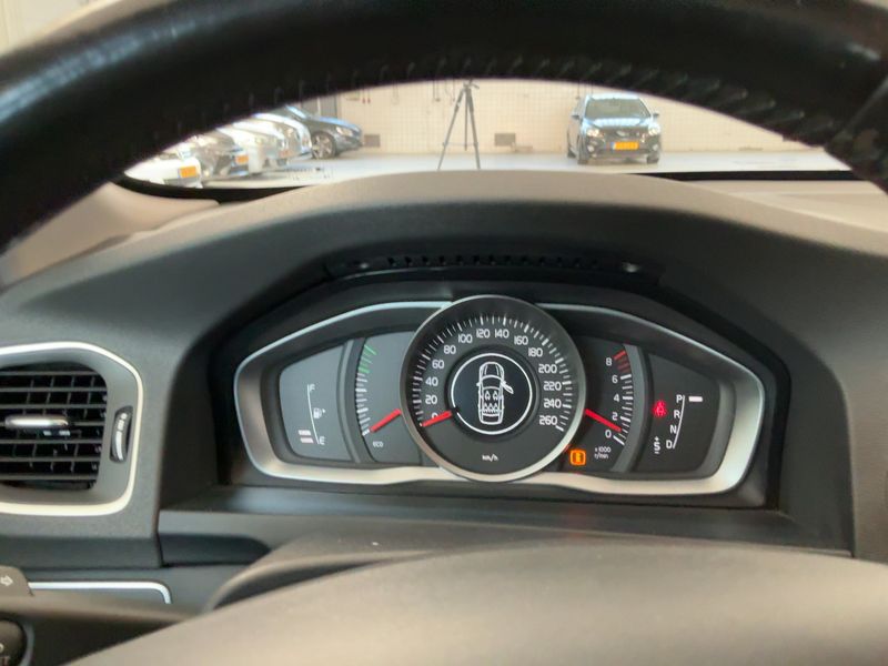 Volvo V60 1.6 T3 Kinetic — zdjęcie 13