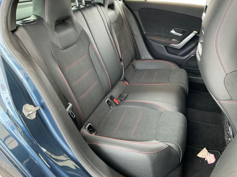 Mercedes-Benz A-Klasse A 180 d AMG Line — zdjęcie 14