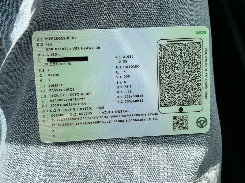 Mercedes-Benz A-Klasse A 180 d AMG Line — zdjęcie 16
