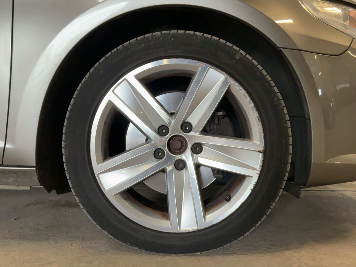 Volkswagen Passat 2010 — photo 12