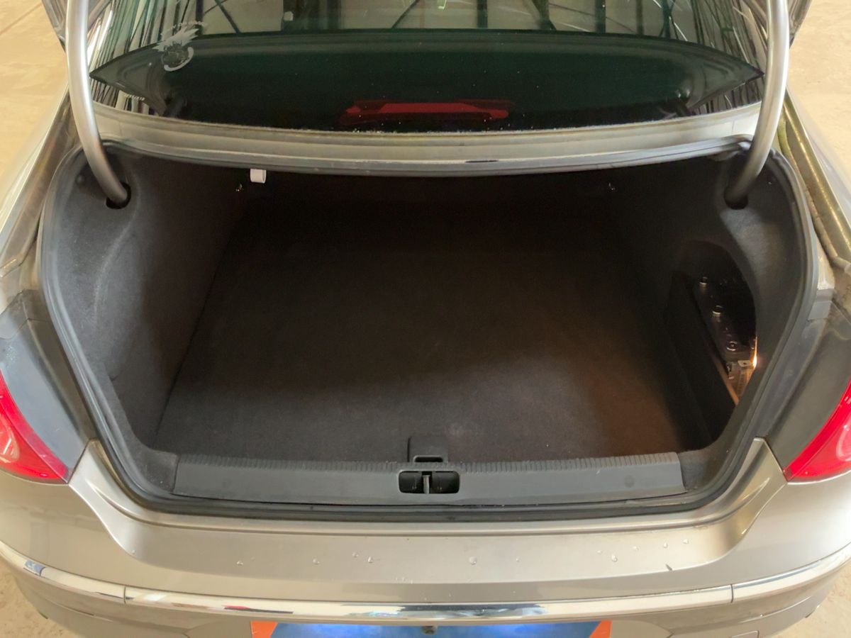 Volkswagen Passat 2010 — photo 16