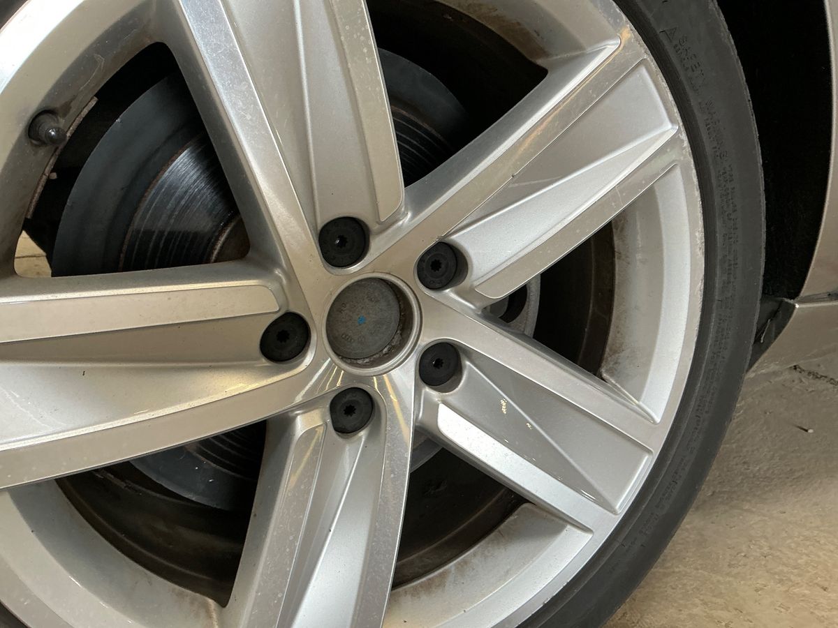 Volkswagen Passat 2010 — photo 36