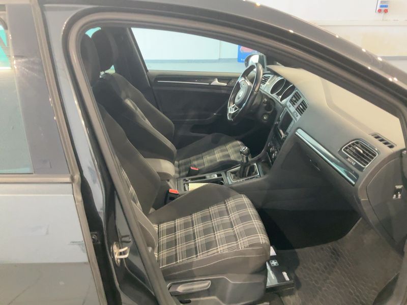 Volkswagen Golf VII 2.0 TDI GTD BlueMotion Tech 2016 – снимка 17