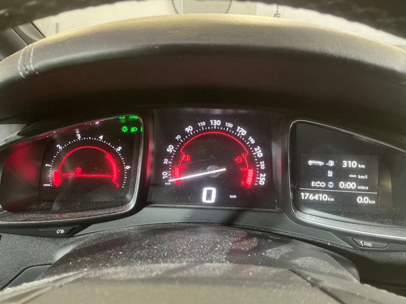 DS Automobiles DS5 2.0 Blue-HDi SportChic — zdjęcie 13