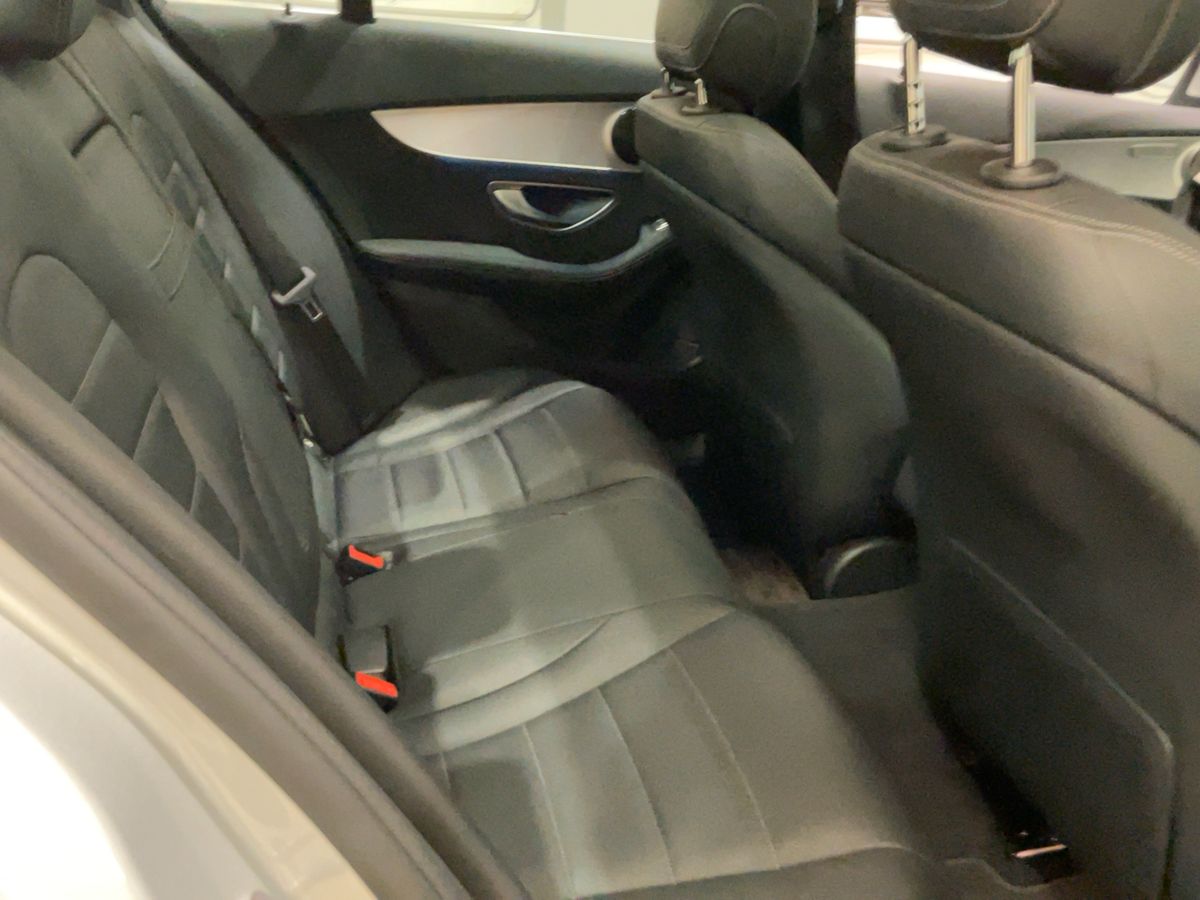 Mercedes-Benz C-Klasse C 180 CGI AMG Line