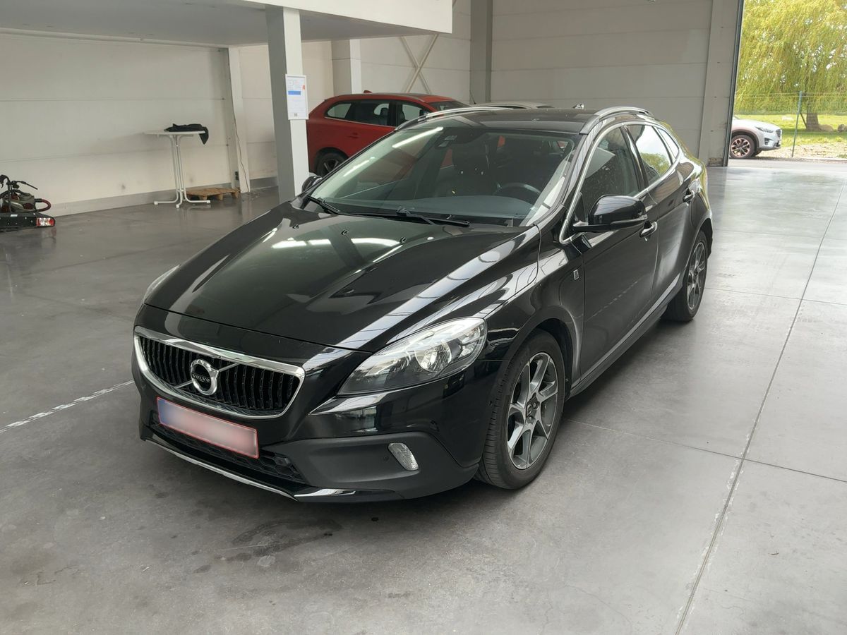Volvo V40 2016 — photo 1