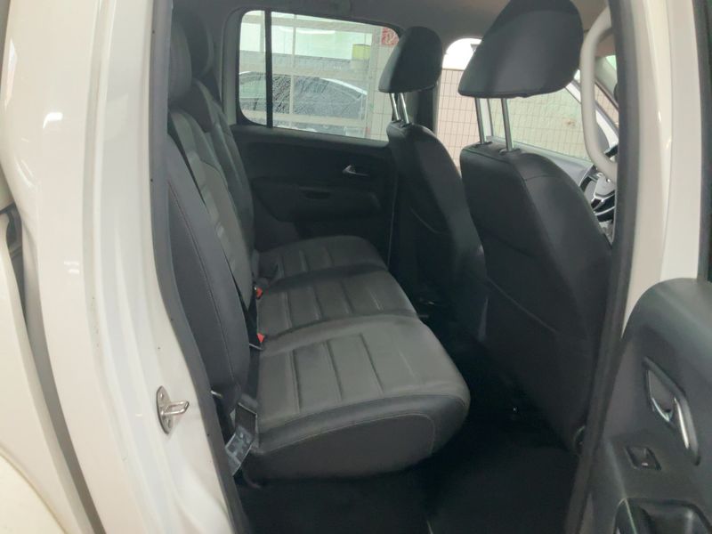 Volkswagen Amarok 3.0 V6 TDI Canyon DoubleCab 4Motion — zdjęcie 14