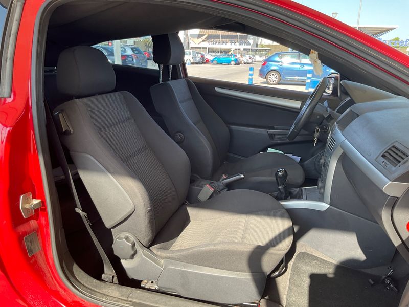 Opel Astra GTC 1.6 Sport — zdjęcie 3
