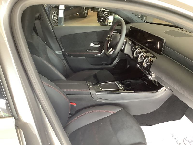 Mercedes-Benz A-Klasse A 250e AMG Line — zdjęcie 10