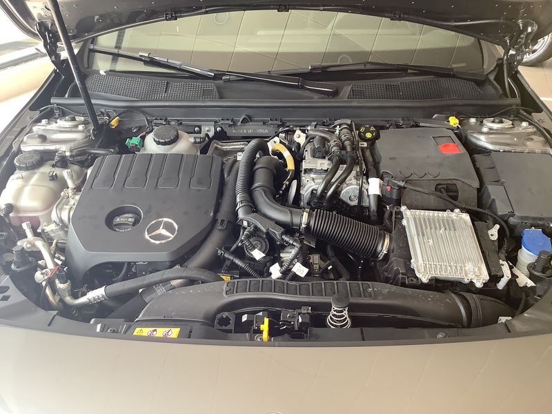 Mercedes-Benz A-Klasse A 250e AMG Line — zdjęcie 8