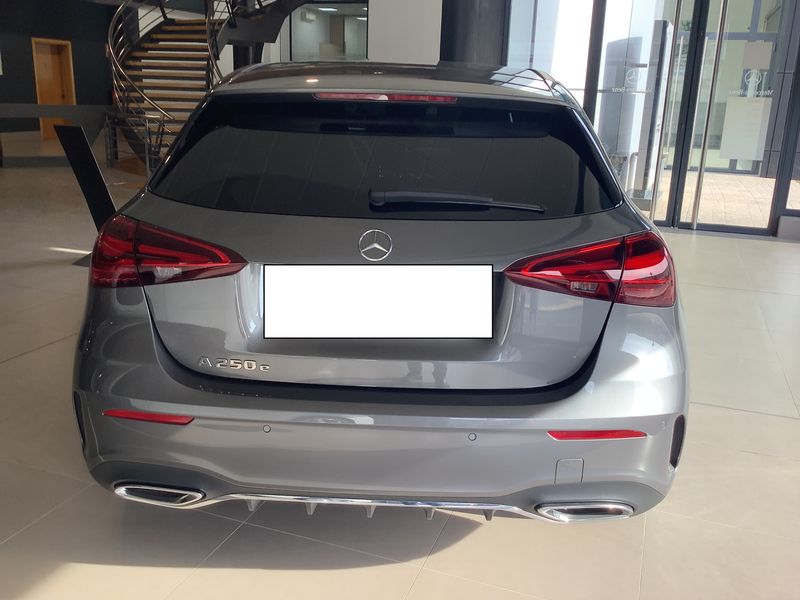 Mercedes-Benz A-Klasse A 250e AMG Line — zdjęcie 4