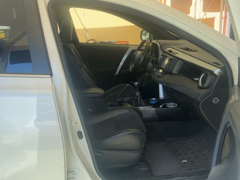 Toyota RAV 4 2.0 D-4D Lounge 2016 – снимка 16
