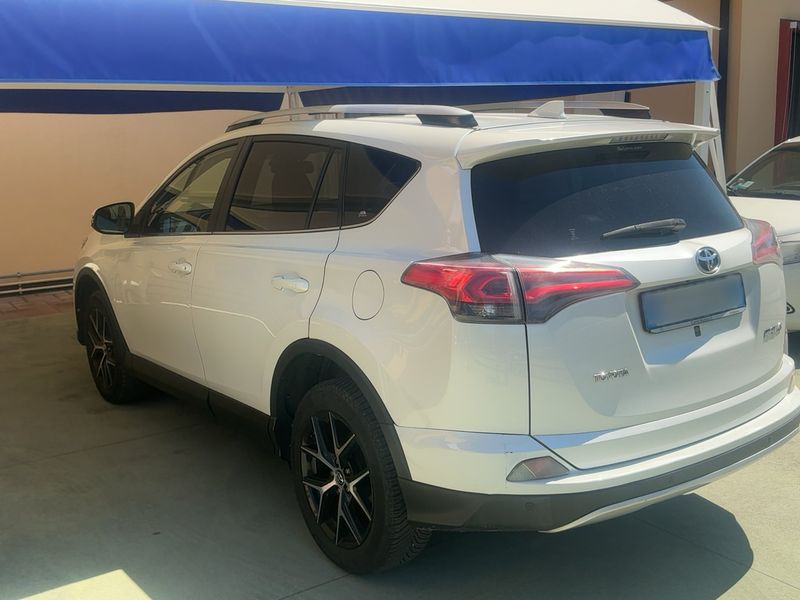 Toyota RAV 4 2.0 D-4D Lounge 2016 – снимка 6