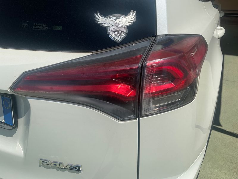 Toyota RAV 4 2.0 D-4D Lounge 2016 – снимка 25