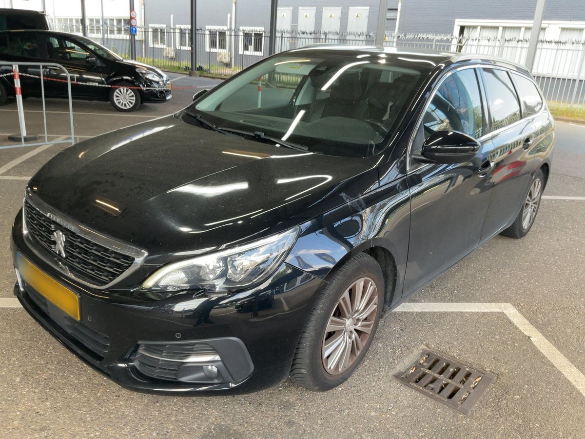 Peugeot 308 2019 — photo 1