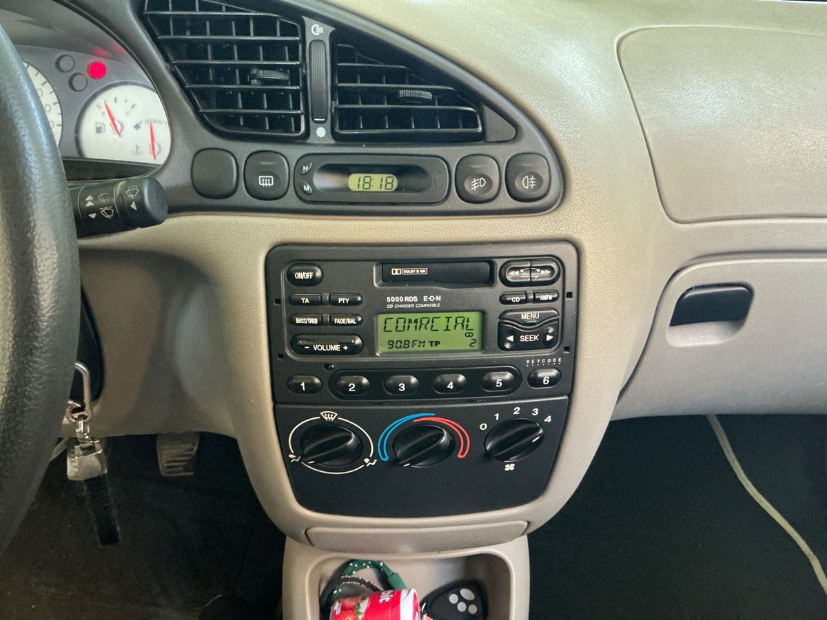 Ford Fiesta 1998 — photo 14